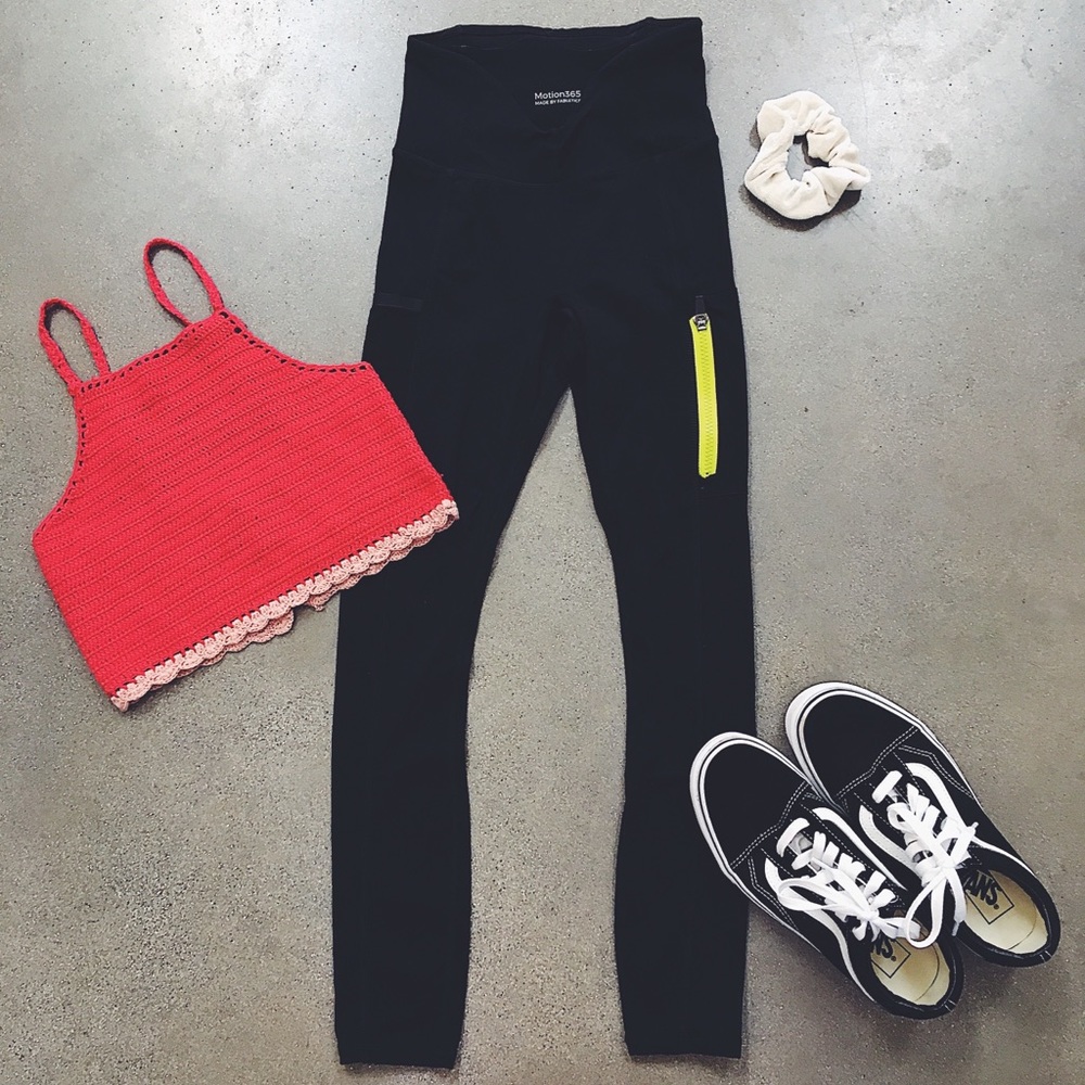 Fabletics leggings in black with phone pocket!!